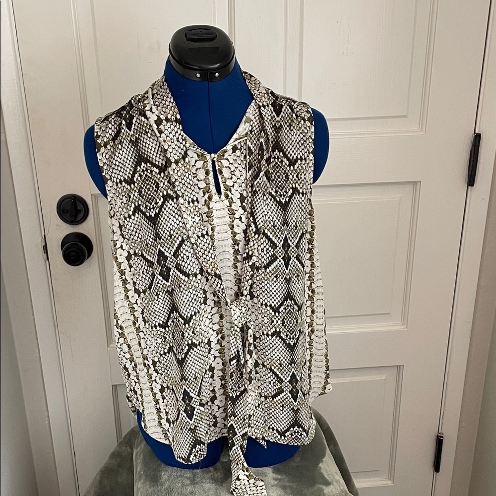 Chic Sleeveless Snake Print Blouse